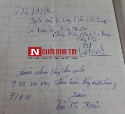Dù số tiền giao dịch là hàng tỷ đồng nhưng chỉ được viết vào sổ tay rất sơ sài. (Ảnh Xuân Chinh).