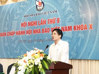  Phó Chủ tịch thường trực hội Nhà báo Việt Nam Hồ Quang Lợi công bố nội dung dự thảo Quy tắc sử dụng mạng xã hội của người làm báo Việt Nam.