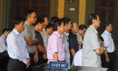  Các bị cáo trong vụ MHB tại phiên sơ thẩm - Ảnh: Vietnamnet.