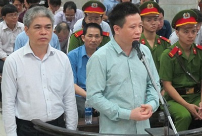  Bị cáo Hà Văn Thắm (trái) và Nguyễn Xuân Sơn bị kết tội Tham ô