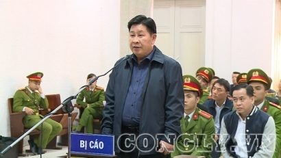 Nguyên 2 Thứ trưởng Bộ Công an Trần Việt Tân và Bùi Văn Thành tại phiên tòa xét xử