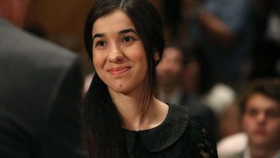 Nadia Murad Basee, cô gái 25 tuổi người sắc tộc Yazidi thiểu số ở Iraq bị nhóm khủng bố Nhà nước Hồi giáo tự xưng (IS) bắt làm nô lệ tình dục. Sau khi trốn thoát, cô đã phát động cuộc đấu tranh chống bạo lực tình dục với phụ nữ, chống lại nạn buôn người và vinh hạnh nhận giải Nobel Hòa bình năm 2018 cùng bác sĩ phụ khoa Denis Mukwege ngày 5/10 vừa qua.