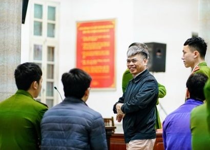 Bị cáo Nguyễn Xuân Sơn tại tòa. Ảnh ĐỖ TRUNG