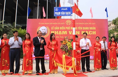 Lễ đặt tên phố Phạm Văn Bạch