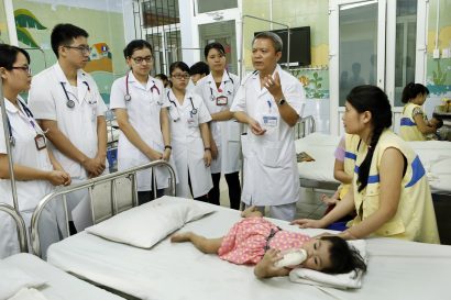 GS.TS Lê Ngọc Thành – Giám đốc Bệnh viện E cũng là người thắp lên những đốm lửa đầu tiên cho chương trình "Trái tim cho em" từ những ngày đầu thành lập. 