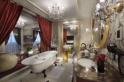  Cận cảnh một góc phòng tắm trong phòng tổng thống ở khách sạn Metropole.
