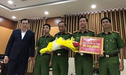  Chủ tịch UBND thành phố thưởng nóng cho Ban chuyên án vừa phá vụ ma túy đá 'khủng'.