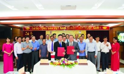  Chủ tịch Hội Luật gia Việt Nam Nguyễn Văn Quyền và Bộ trưởng bộ Tư pháp Lê Thành Long tại buổi Lễ ký kết thỏa thuận Chương trình phối hợp thực hiện công tác giữa hai cơ quan.