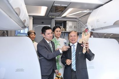 Khách hàng chia sẻ niềm vui trong ngày đầu năm