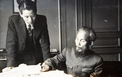 Chủ tịch Hồ Chí Minh và Luật sư Vũ Trọng Khánh, năm 1946 (ảnh tư liệu)