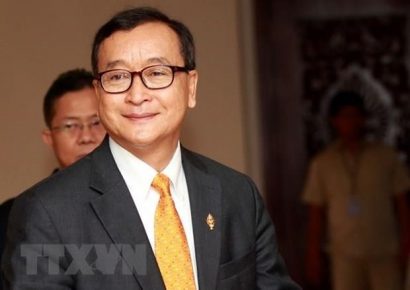  Ông Sam Rainsy tới dự phiên họp toàn thể Quốc hội Campuchia ở thủ đô Phnom Penh ngày 9/4/2015. (Nguồn: EPA/TTXVN)