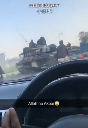  Xe tăng Pakistan ùn ùn đổ về khu vực Kashmir.