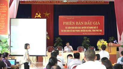  Quang cảnh một phiên đấu giá quyền sử dụng đất ở Phú Thọ (ảnh minh họa)