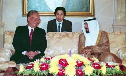  Quốc vương Kuwait Jaber Al-Ahmad Al-Sabah đón Chủ tịch nước Lê Đức Anh thăm hữu nghị chính thức Kuwait, ngày 1/5/1995. Ảnh: Cao Phong – TTXVN