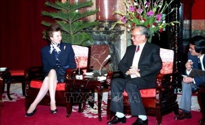  Chủ tịch nước Lê Đức Anh tiếp công chúa Hoàng gia Anh Anne Elizabeth Alice Louise, sáng 3/3/1994, tại Hà Nội. Ảnh: Thu Hoài/TTXVN