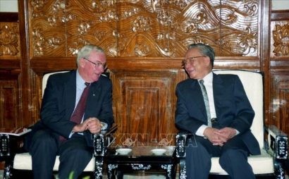  Chủ tịch nước Lê Đức Anh tiếp Toàn quyền Australia Bill Hayden, ngày 8/4/1995, tại Hà Nội. Ảnh: Cao Phong/TTXVN