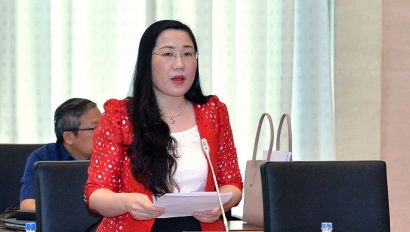 Bà Nguyễn Thị Thủy, Ủy viên Thường trực Ủy ban Tư pháp trình bày báo cáo