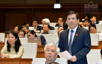 Viện trưởng Viện Kiểm sát Nhân dân tối cao Lê Minh Trí trả lời chất vấn của đại biểu Quốc hội tại một phiên họp 