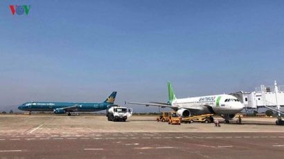  Máy bay của Hãng hàng không Bamboo Airways và Vietnam Airlines ở sân bay Cát Bi, Hải Phòng. Nguồn: Báo điện tử VOV