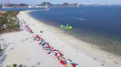  Bãi tắm trải dài trên miền cát trắng