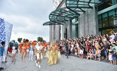 Hành trình diễn diễu Carnaval Hạ Long 2019 thu hút hàng ngàn du khách tham gia