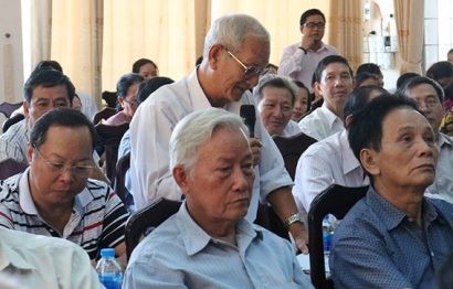  Cử tri Nguyễn Văn Sơn đóng góp ý kiến tại buổi tiếp xúc cử tri (Ảnh: Thanh Lâm).