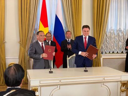  Chủ tịch Hội Luật gia Việt Nam - ông Nguyễn Văn Quyền (trái) và Chủ tịch Hội Luật gia Liên bang Nga đã ký kết Thỏa thuận hợp tác chiến lược.