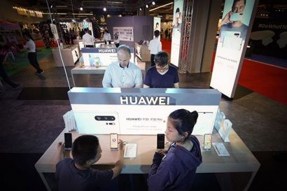  Gian hàng của Huawei tại Triển lãm điện tử ở Vacsava, Ba Lan, ngày 12/5/2019. Ảnh: THX/ TTXVN