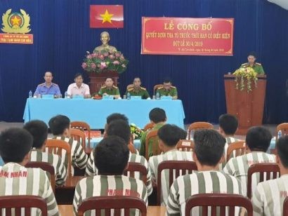  Phạm nhân ở Trại giam Chí Hòa tại lễ công bố quyết định tha tù trước thời hạn. Ảnh: Công an TP.HCM.