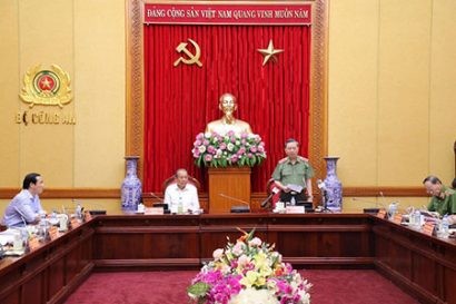  Đồng chí Đại tướng Tô Lâm, Ủy viên Bộ Chính trị, Bộ trưởng Bộ Công an, Bí thư Ban cán sự đảng ủy Công an Trung ương phát biểu tại Hội nghị