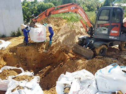  Chôn lấp 100 tấn chất thải nguy hại có Xyanua chỉ bị xử phạt hành chính.