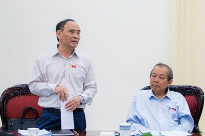  Đồng chí Nguyễn Văn Quyền (đứng) báo cáo về công tác chuẩn bị Đại hội