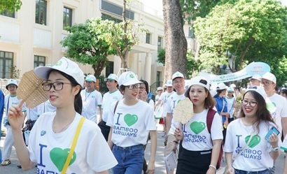 Cán bộ nhân viên của Bamboo Airways tham gia Lễ phát động phong trào chống rác thải nhựa 