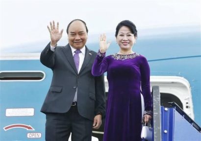 Thủ tướng Chính phủ Nguyễn Xuân Phúc và phu nhân lên đường dự Hội nghị cấp cao ASEAN lần thứ 34 - Ảnh: TTXVN