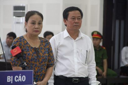 Vợ chồng ông Trương Huy Liệu tại phiên tòa sơ thẩm hồi tháng 8/2018 