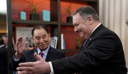 Ngoại trưởng Mỹ Mike Pompeo và ông Kim Yong-chol, Phó Chủ tịch Đảng Lao động Triều Tiên Ảnh: REUTERS