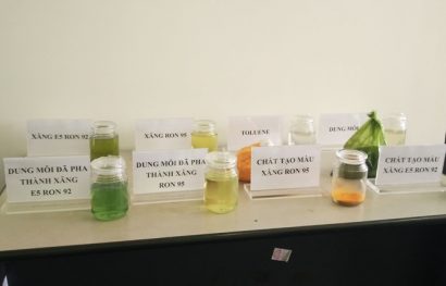  Tang vật chế tạo xăng giả Công an Đắk Nông thu giữ.