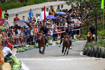  Ba ngày “Vó ngựa trên mây” được tổ chức lần đầu tiên tại Sun World Fansipan Legend, không khí lúc nào cũng ngập tràn sự phấn khích. 