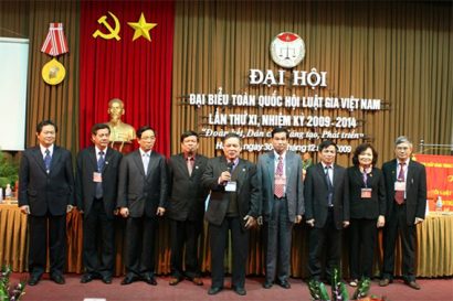 Các đ/c Lãnh đạo Hội Luật gia Việt Nam chụp ảnh lưu niệm tại Đại hội Đại biểu toàn quốc Hội Luật gia VN lần thứ XI (nhiệm kỳ 2009-2014) 