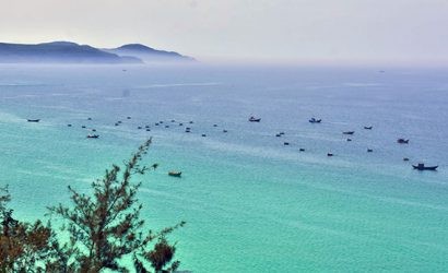 Bãi biển Vạn Tường với vẻ đẹp trong xanh, yên ả 