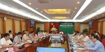 Đồng chí Trần Cẩm Tú, Bí thư Trung ương Đảng, Chủ nhiệm Ủy ban Kiểm tra Trung ương chủ trì kỳ họp 