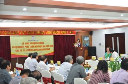 Bà Lê Thị Kim Thanh - Phó chủ tịch Hội Luật gia Việt Nam phát biểu 