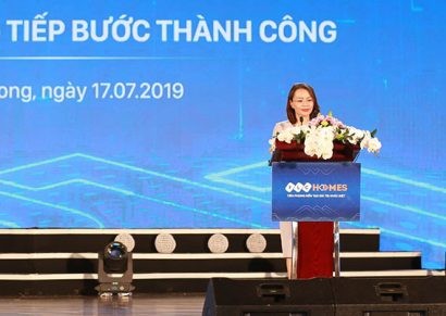 Bà Hương Trần Kiều Dung, Phó Chủ tịch - TGĐ Tập đoàn FLC kiêm Chủ tịch HĐQT FLCHomes phát biểu tại buổi lễ.