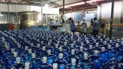 Đóng chai sản phẩm nước tinh khiết Quang Hanh tại Công ty 