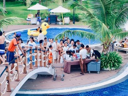 Nhiều trò hoạt náo được du khách vui vẻ hưởng ứng