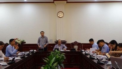 Vụ trưởng Nguyễn Hồng Tuyến trình bày dự thảo Báo cáo 