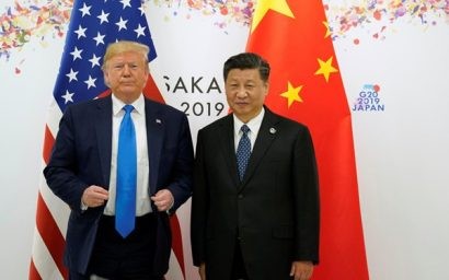  Tổng thống Mỹ Donald Trump và Chủ tịch Trung Quốc Tập Cận Bình trước khi bước vào cuộc gặp song phương tại Hội nghị Thượng đỉnh G20 ở Osaka, Nhật Bản hồi tháng 6/2019. (Ảnh: Reuters)