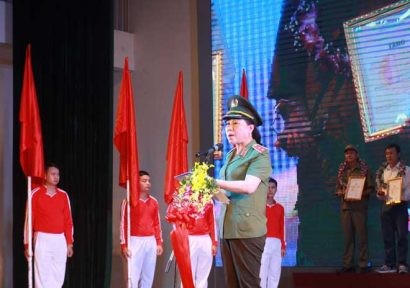 Trung tướng Trần thị Ngọc Đẹp đánh giá cao phong trào toàn dân bảo vệ ANTQ của quận Bắc Từ Liêm.