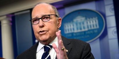  Giám đốc Hội đồng Kinh tế Quốc gia Mỹ, ông Larry Kudlow, nói chuyện với các phóng viên trong phòng họp của Nhà Trắng ở Washington, ngày 22/1. Ảnh: AP.