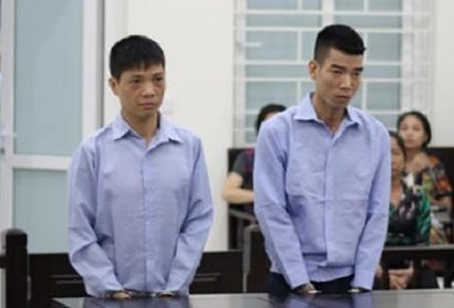 Lê Thanh Tùng (bên phải) – bị cáo đã từng chạy bệnh án tâm thần với mong muốn thoát tội. 